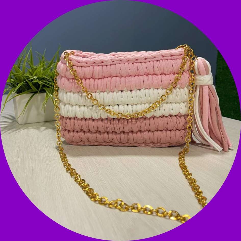 Bolso de trapillo rosado con blanco